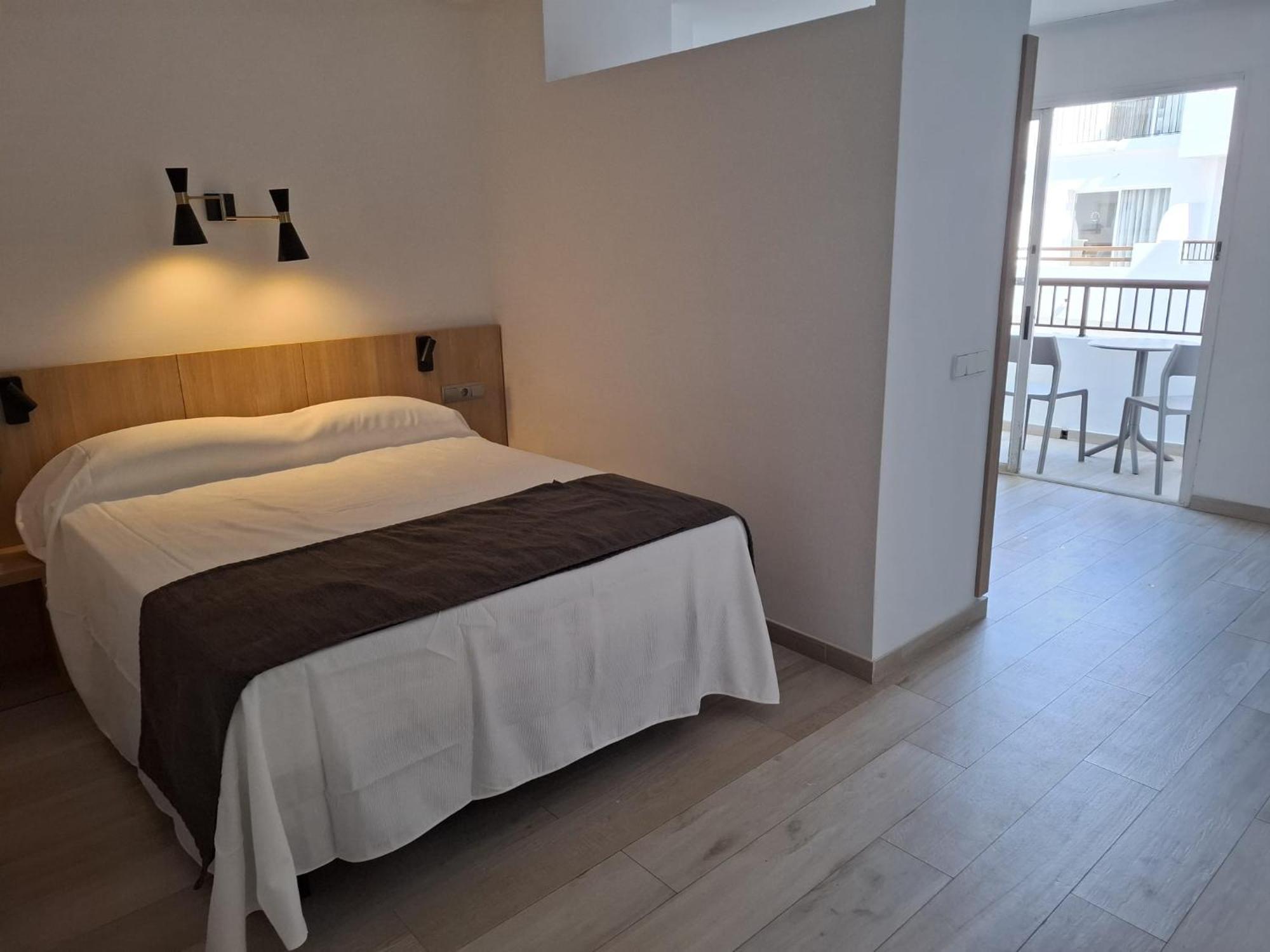 Sunside Ibiza Studios - Only Adults- Formerly Known As Central Park Sant Antoni de Portmany Exterior foto