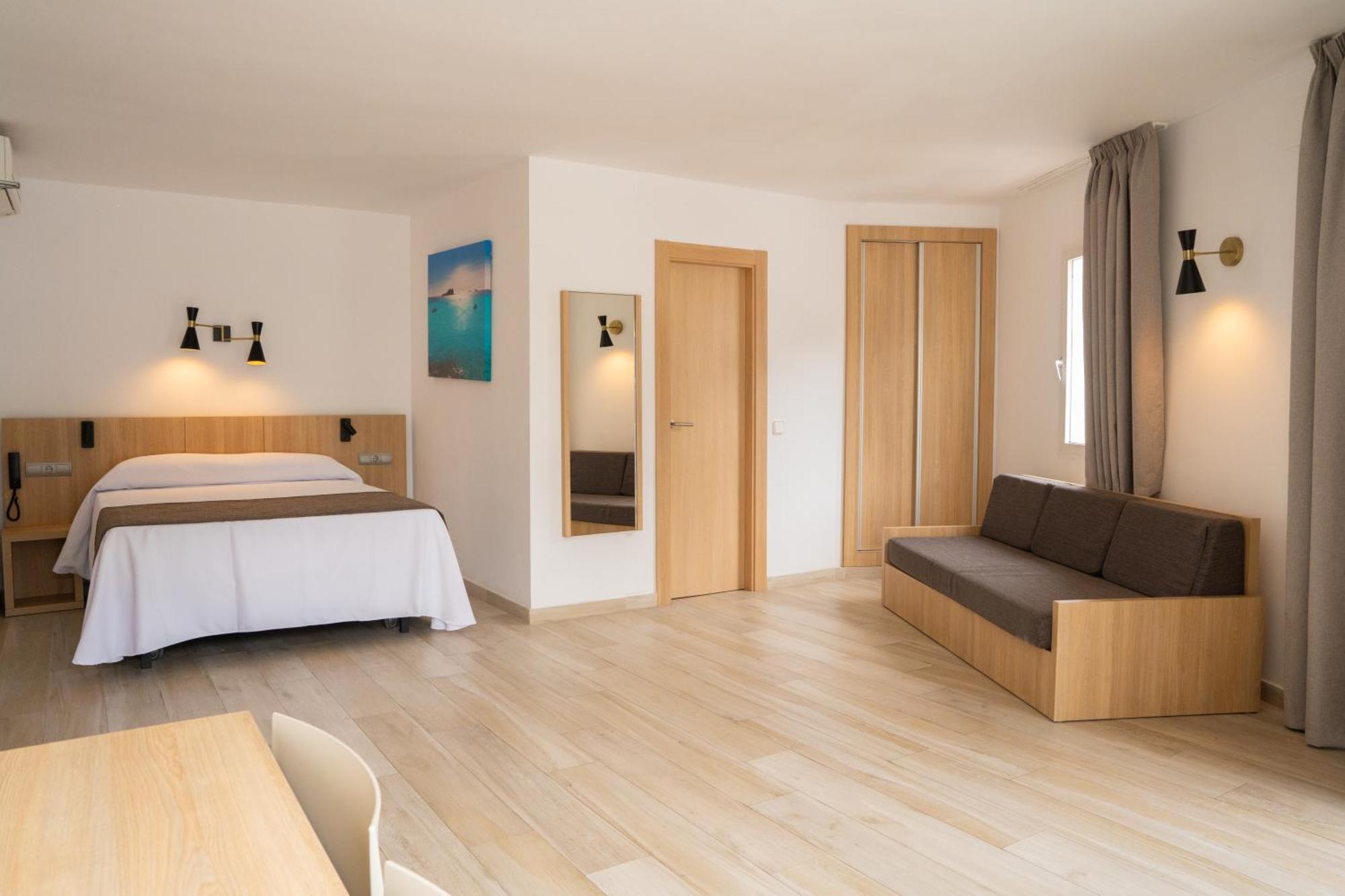 Sunside Ibiza Studios - Only Adults- Formerly Known As Central Park Sant Antoni de Portmany Exterior foto